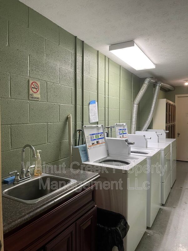 Deluxe 2 Bedroom 1 Bath In Elyria property image