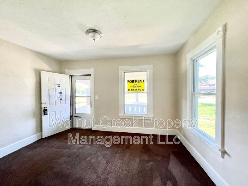 3 Bed 1 Bath - Duplex in Lorain property image