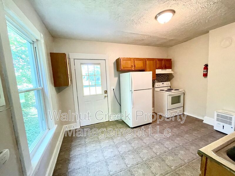 3 Bed 1 Bath - Duplex in Lorain property image