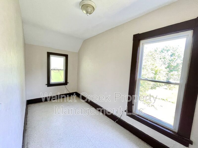 3 Bed 1 Bath - Duplex in Lorain property image