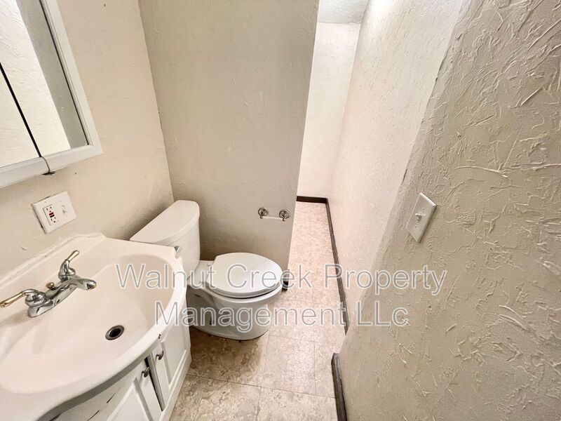 3 Bed 1 Bath - Duplex in Lorain property image