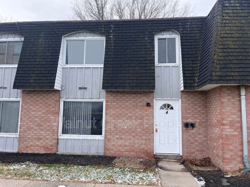2 Bed - 1.5 Bath Town Home In Lorain property image