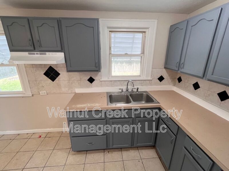 4 Bed - 1.5 Bath - Single Family Home in Lorain property image