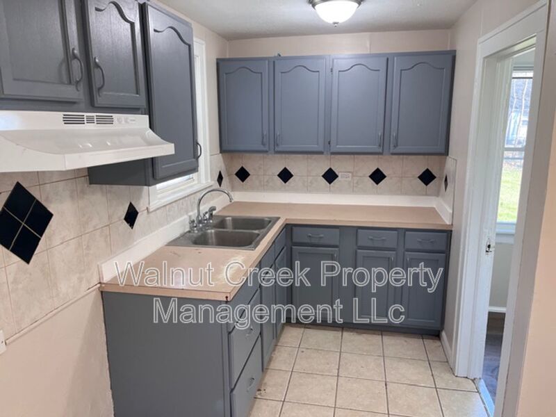 4 Bed - 1.5 Bath - Single Family Home in Lorain property image