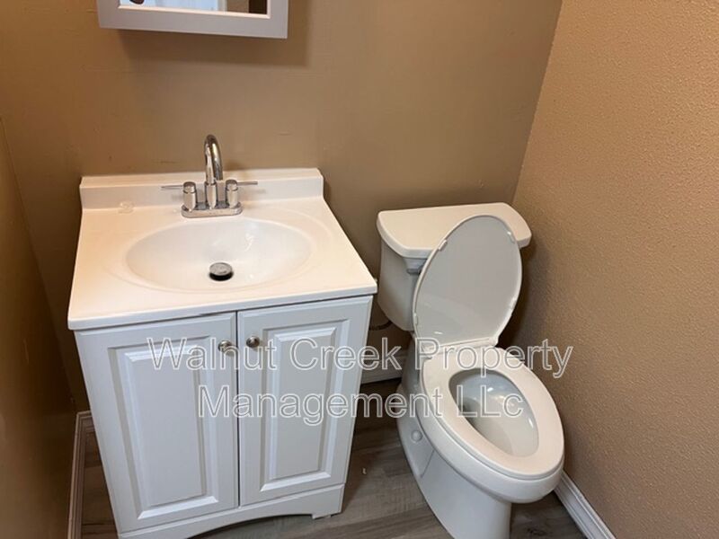 4 Bed - 1.5 Bath - Single Family Home in Lorain property image