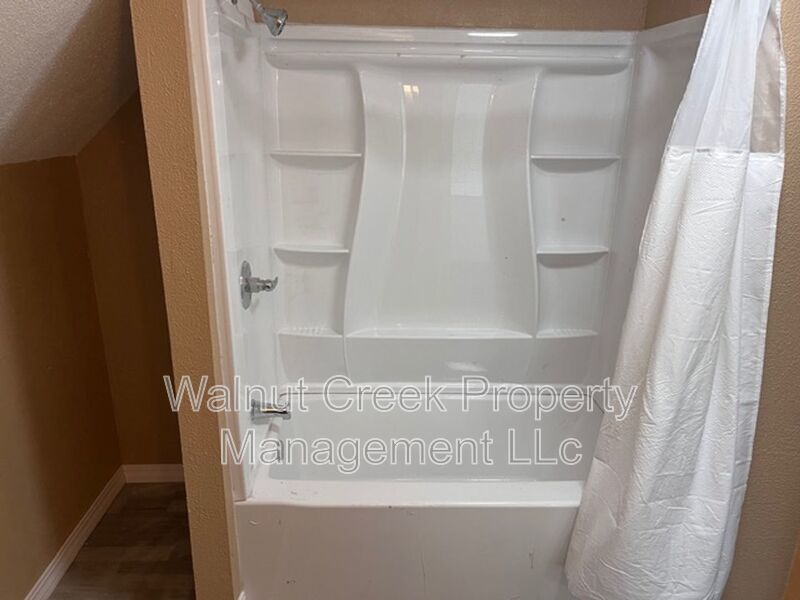 4 Bed - 1.5 Bath - Single Family Home in Lorain property image