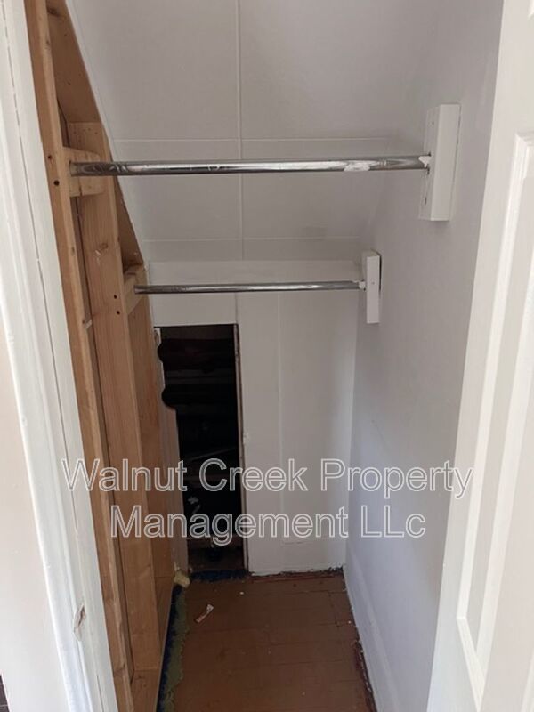 4 Bed - 1.5 Bath - Single Family Home in Lorain property image