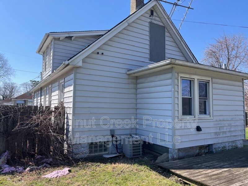4 Bed - 1.5 Bath - Single Family Home in Lorain property image