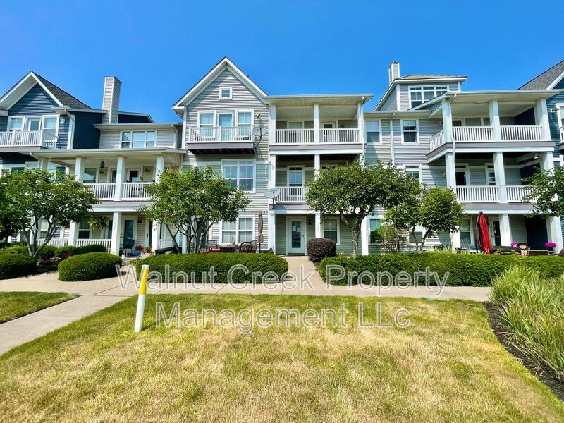 Beautiful Condo on the Water - 3 Bed - 3.5 Bath property image