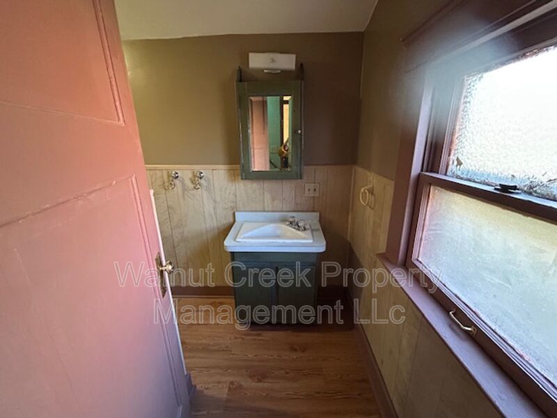 2 Bed- 1 Bath Single Family Home in Elyria property image