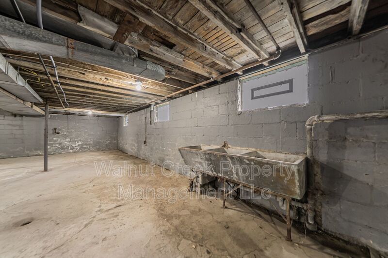 3 Bed - 1 Bath - Recent Remodel - Lower Unit of a Duplex - property image