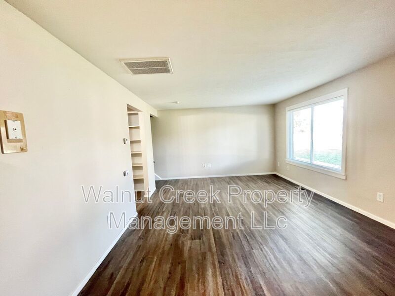 2 Bed - 1.5 Bath - Townhome - All electric property image