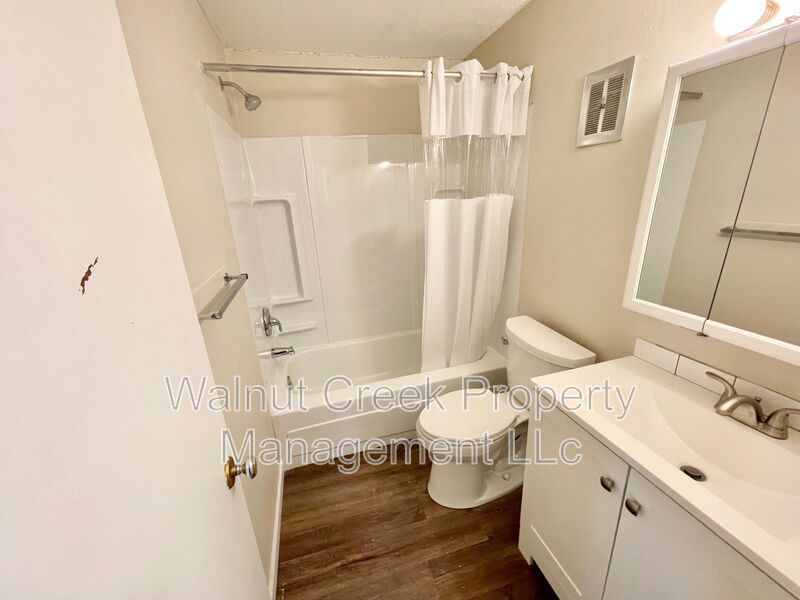 2 Bed - 1.5 Bath - Townhome - All electric property image