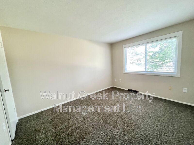 2 Bed - 1.5 Bath - Townhome - All electric property image