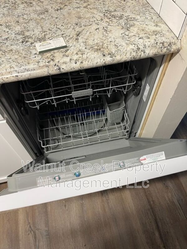 2 Bed - 1.5 Bath - Townhome - All electric property image