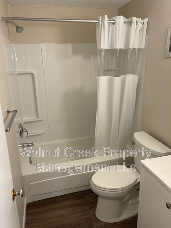 2 Bed - 1.5 Bath - Townhome - All electric property image