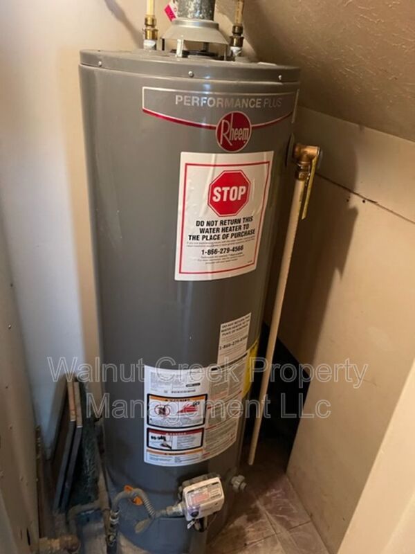 2 Bed - 1.5 Bath - Townhome - All electric property image