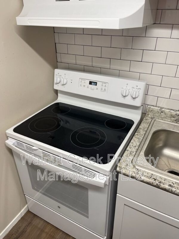 2 Bed - 1.5 Bath - Townhome - All electric property image