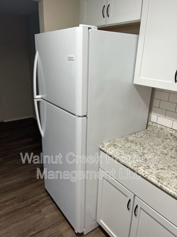 2 Bed - 1.5 Bath - Townhome - All electric property image