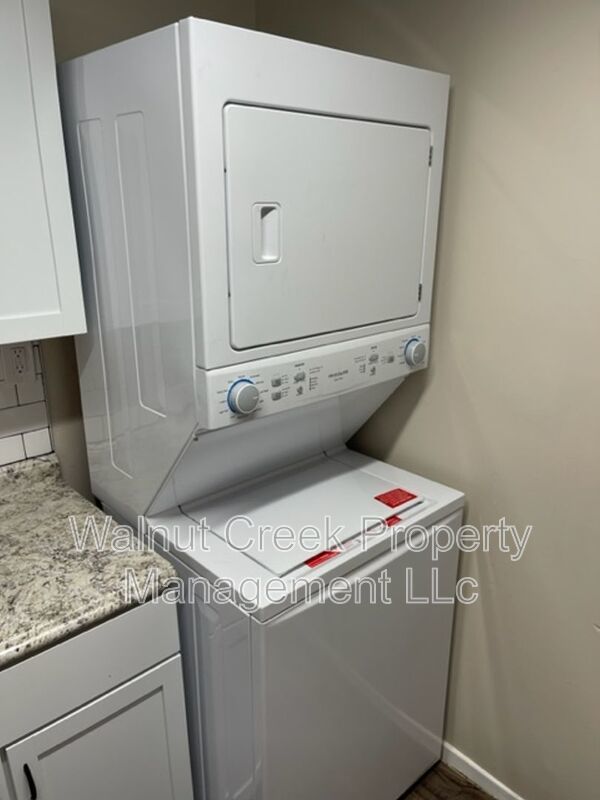 2 Bed - 1.5 Bath - Townhome - All electric property image