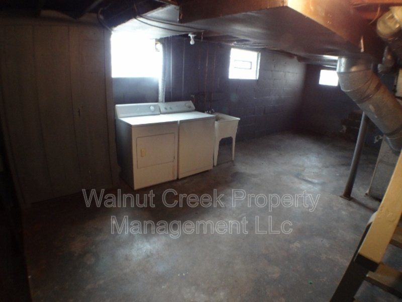 Large 2 bedroom Duplex in Elyria! All appliances included, Includes a 1-car Garage! property image