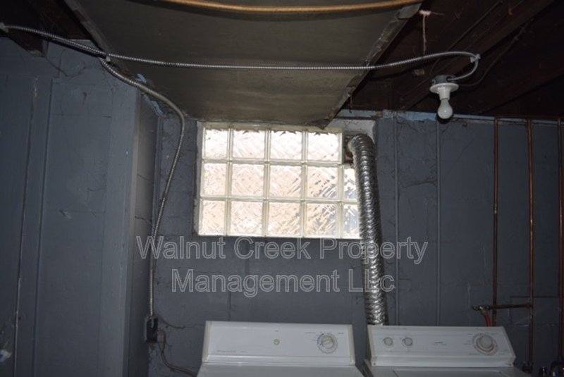 Large 2 bedroom Duplex in Elyria! All appliances included, Includes a 1-car Garage! property image