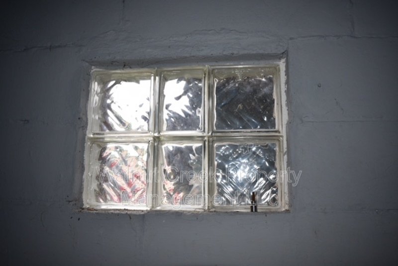 Large 2 bedroom Duplex in Elyria! All appliances included, Includes a 1-car Garage! property image