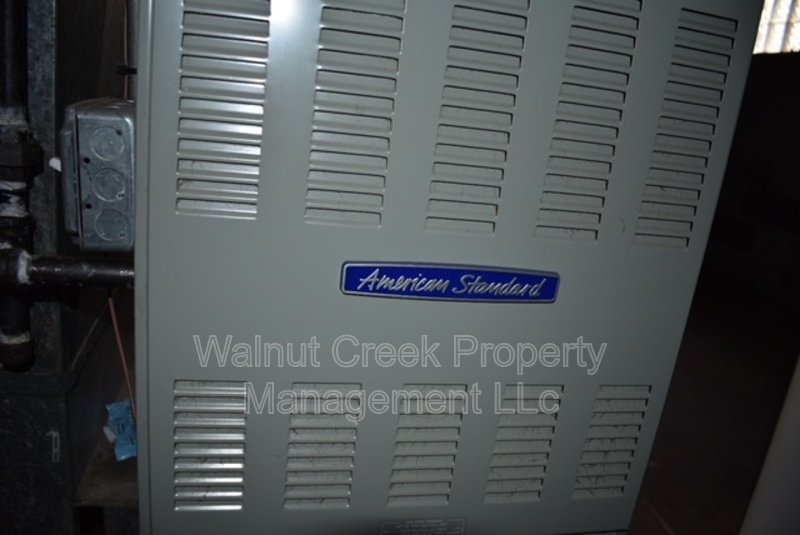 Large 2 bedroom Duplex in Elyria! All appliances included, Includes a 1-car Garage! property image