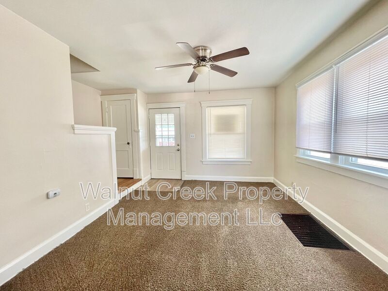 Large 2 bedroom Duplex in Elyria! All appliances included, Includes a 1-car Garage! property image