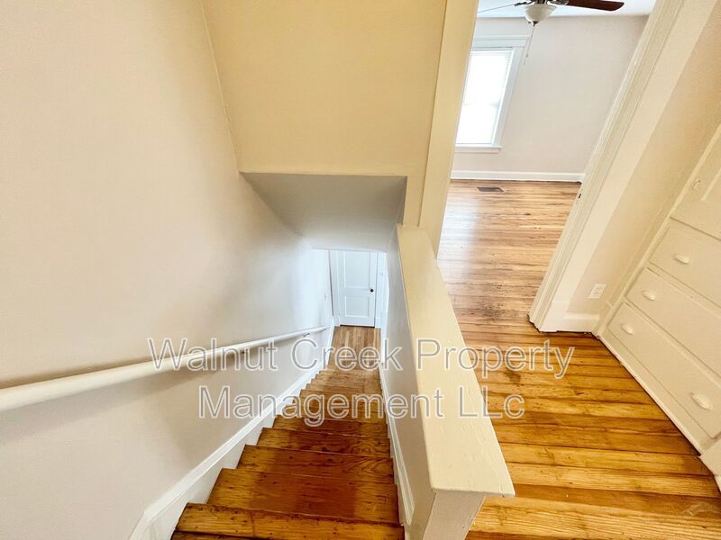 Large 2 bedroom Duplex in Elyria! All appliances included, Includes a 1-car Garage! property image