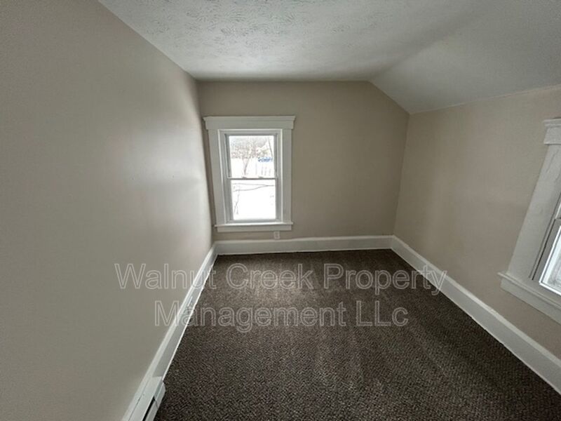 1 Bed - 1 Bath in Elyria - Above Garage Unit property image