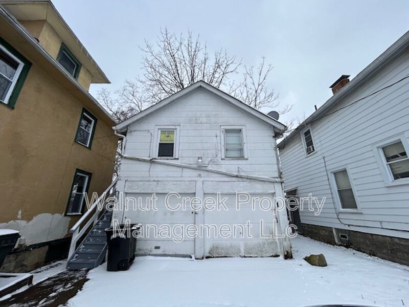 1 Bed - 1 Bath in Elyria - Above Garage Unit property image
