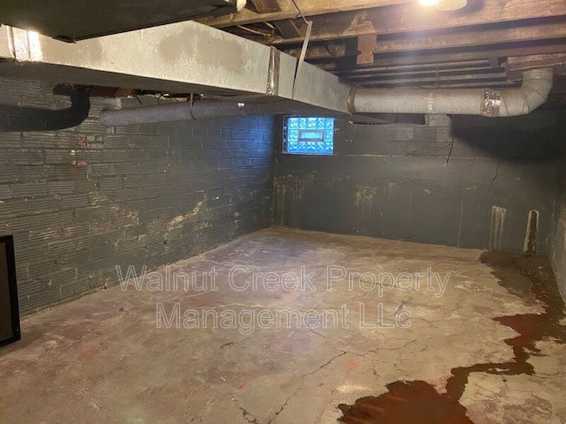 Large 3 bedroom townhouse across from Oakwood Park! property image