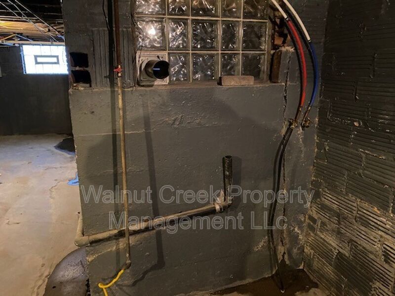 Large 3 bedroom townhouse across from Oakwood Park! property image