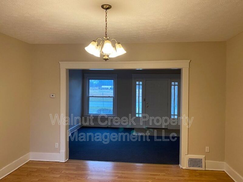 Large 3 bedroom townhouse across from Oakwood Park! property image