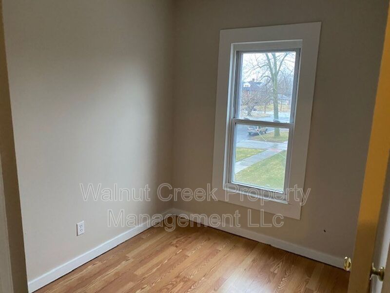 Large 3 bedroom townhouse across from Oakwood Park! property image
