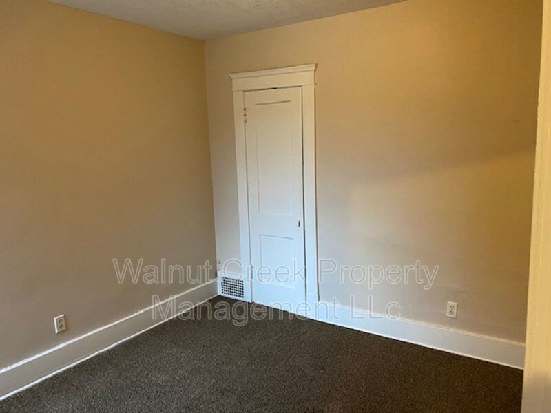 Large 3 bedroom townhouse across from Oakwood Park! property image