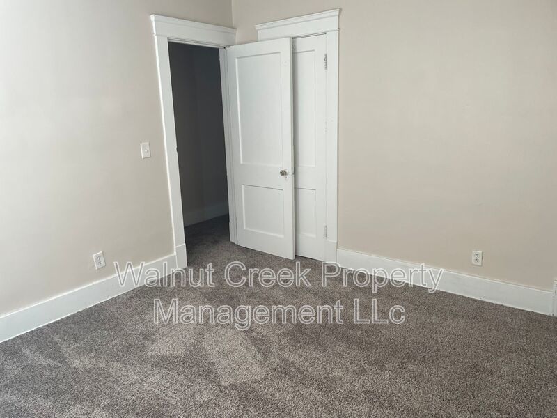 Large 3 bedroom townhouse across from Oakwood Park! property image