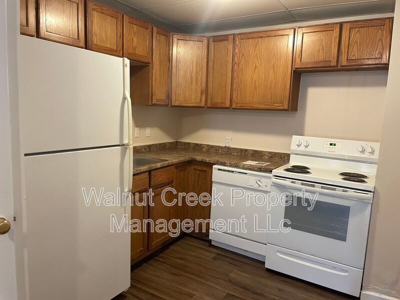 Large 3 bedroom townhouse across from Oakwood Park! property image