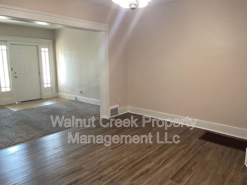 Large 3 bedroom townhouse across from Oakwood Park! property image