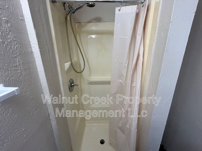 Studio Apartment in Elyria - All Utilities Included in Rent property image