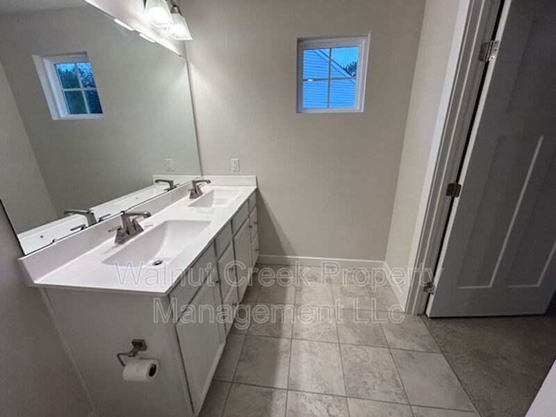 2 Bed- 2 Bath + Dedicated Home Office - Single Family Home in Amherst property image