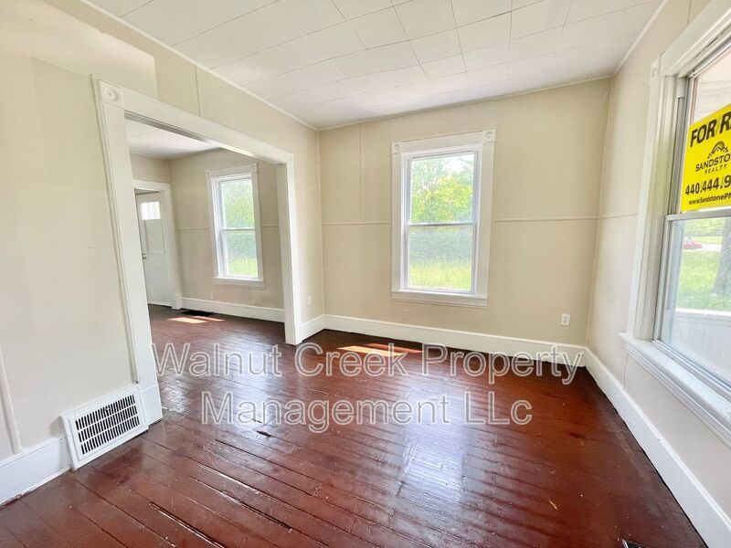 3 Bed- 1 Bath Duplex in Lorain property image