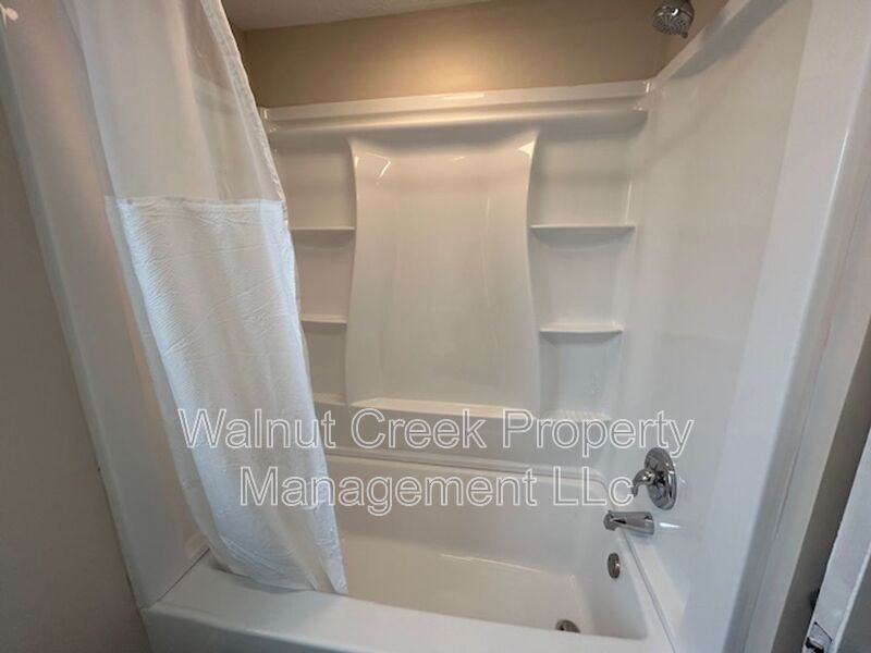 5 Bed - 1.5 Bath Single Family Home in Lorain property image