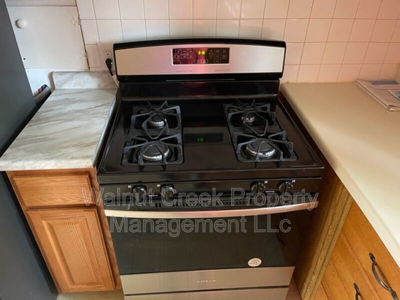 2 BR Apt, Central Air, Midview schools! property image
