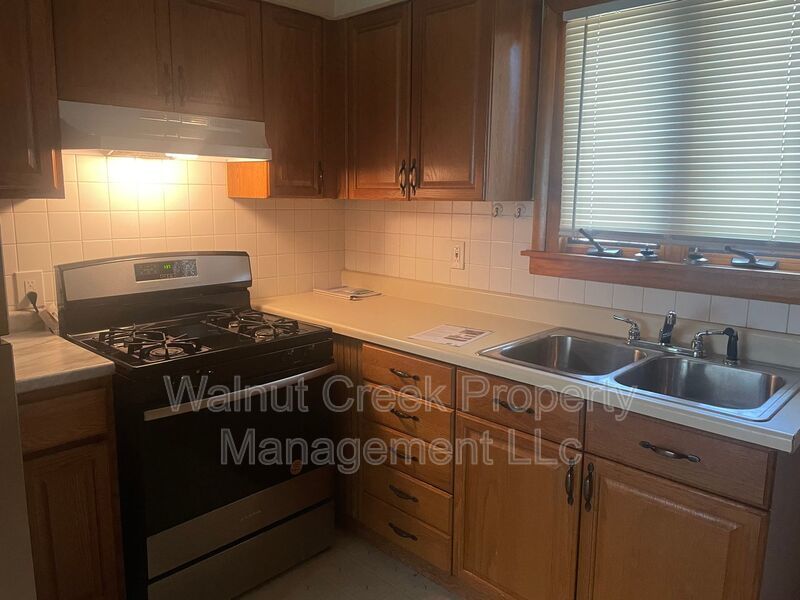 2 BR Apt, Central Air, Midview schools! property image