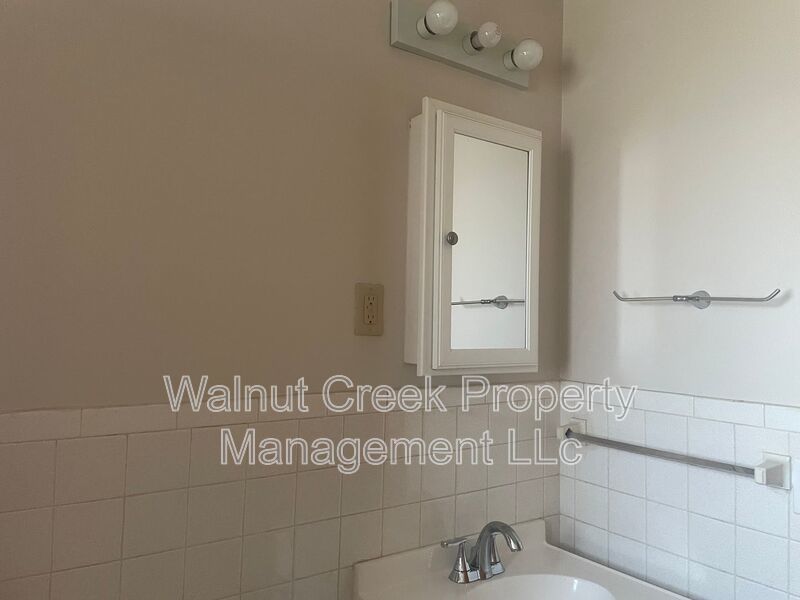 2 BR Apt, Central Air, Midview schools! property image