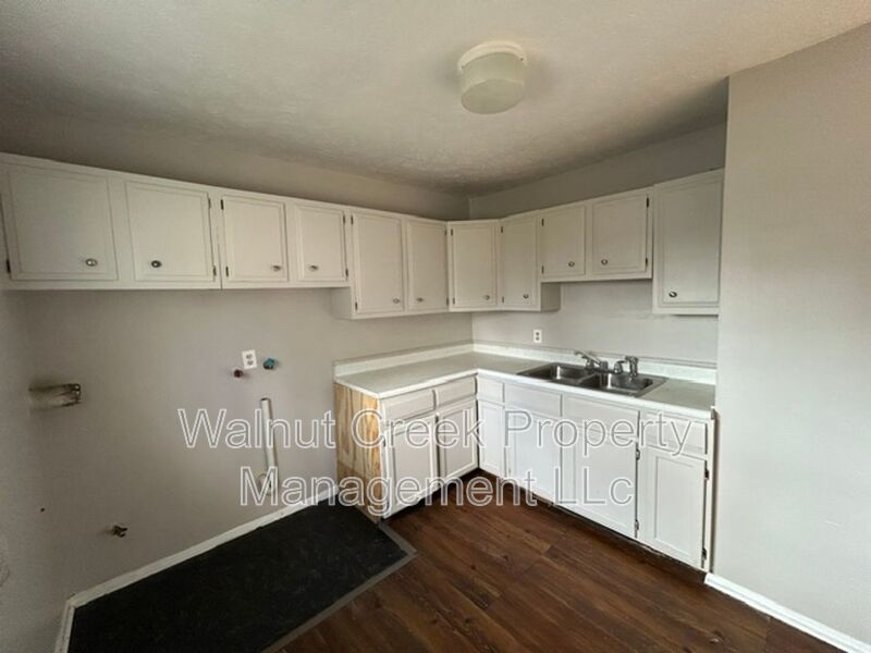 2 Bed 1 Bath - Triplex in Elyria property image
