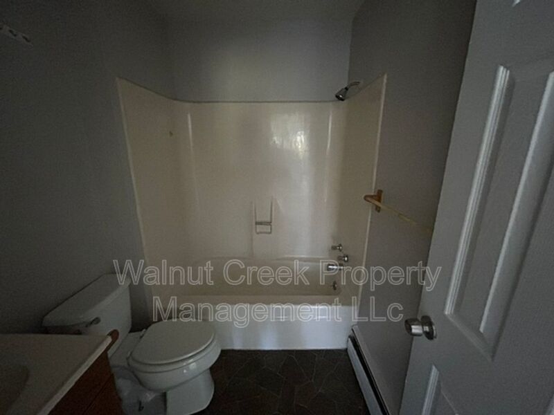 2 Bed 1 Bath - Triplex in Elyria property image
