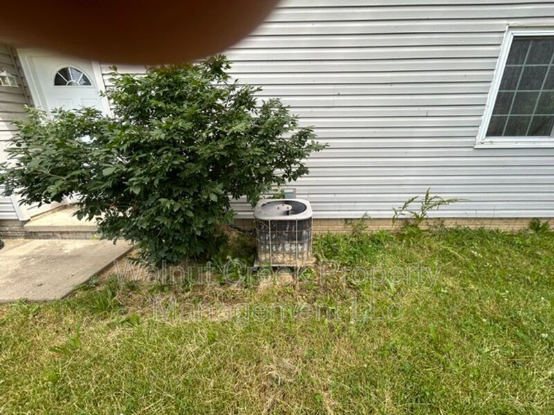 4 Bed - 1.5 Bath Duplex in Lorain property image